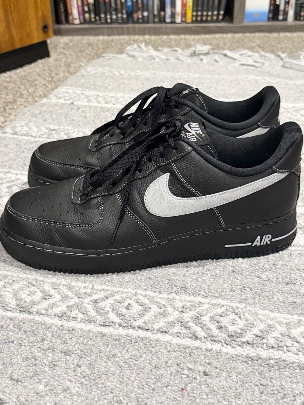 Nike Air Force 1 Low — Black & Light-Grey